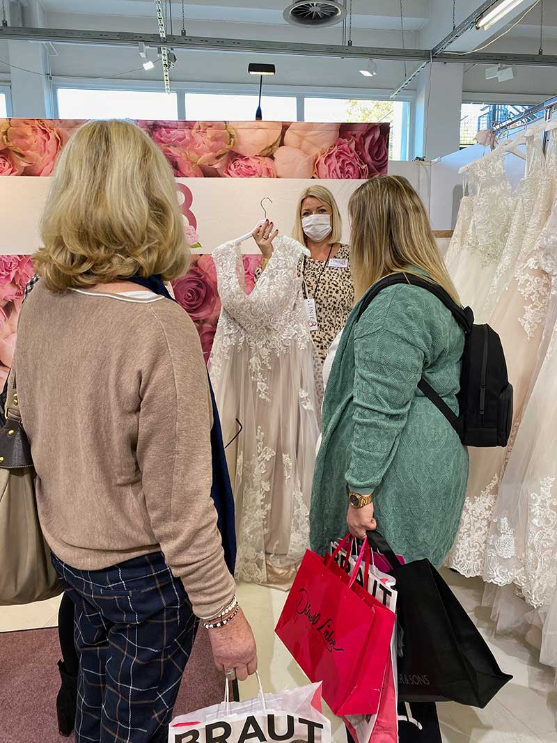 Zum Anfassen: Unsere Brautkleider können auf den Hochzeitsmessen bestaunt werden